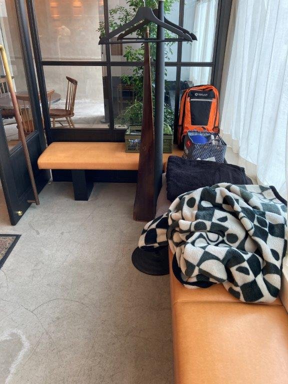 ドラマ『共演NG』の撮影セットに置かれた防災セット SHELTER