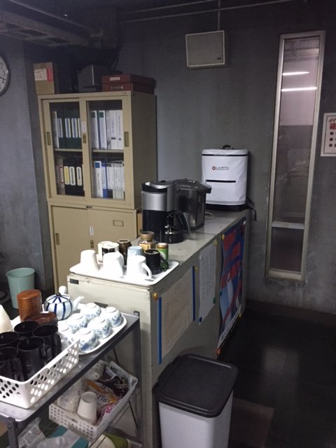 ドラマ『ニッポンノワール―刑事Yの反乱―』の撮影セットに置かれた防災セット ラピタ